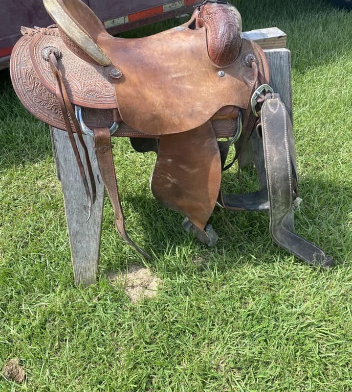17-inch-Billy-Cook-roping-saddle