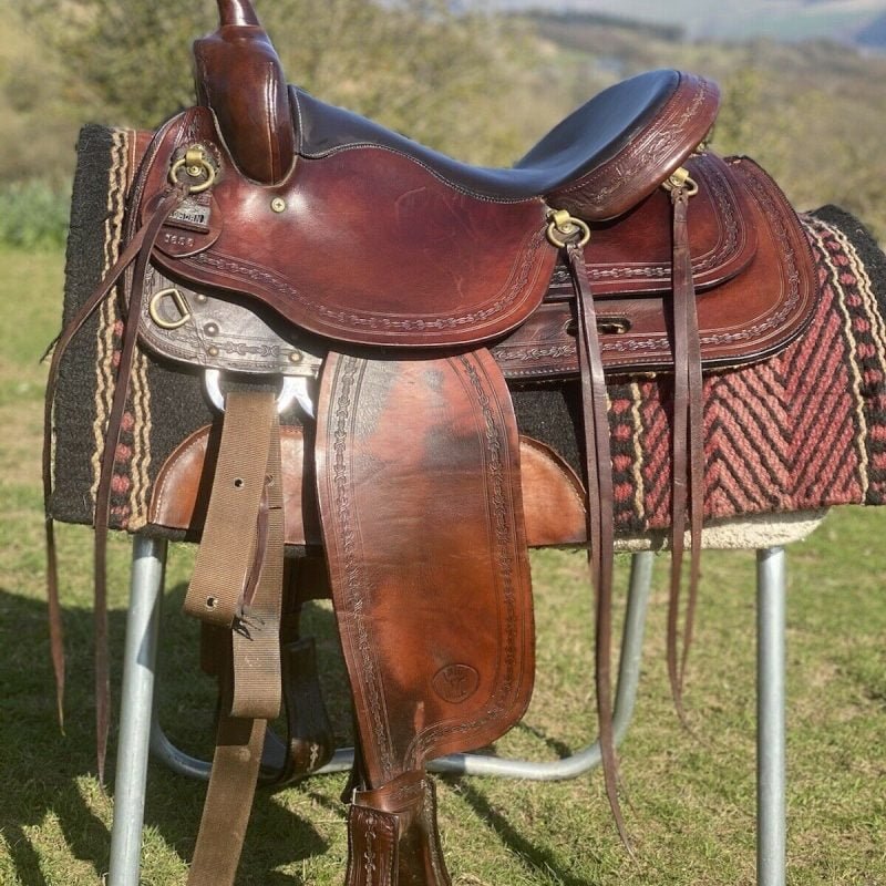 Western-saddle-by-Big-Horn